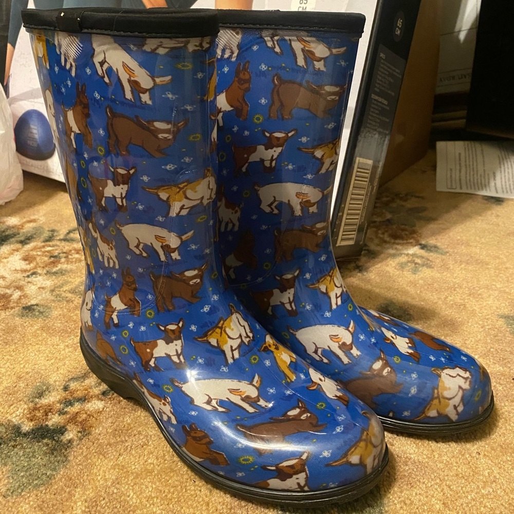 Sloggers WOMEN'S RAIN & GARDEN BOOT Size 9 Mid-Calf Blue Lamb print Gently Used